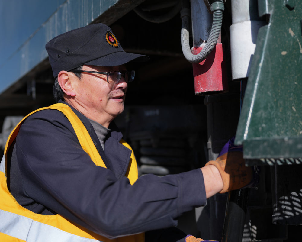 新春走基層丨高原鐵路送水人韓景泉：不曾失約的42年